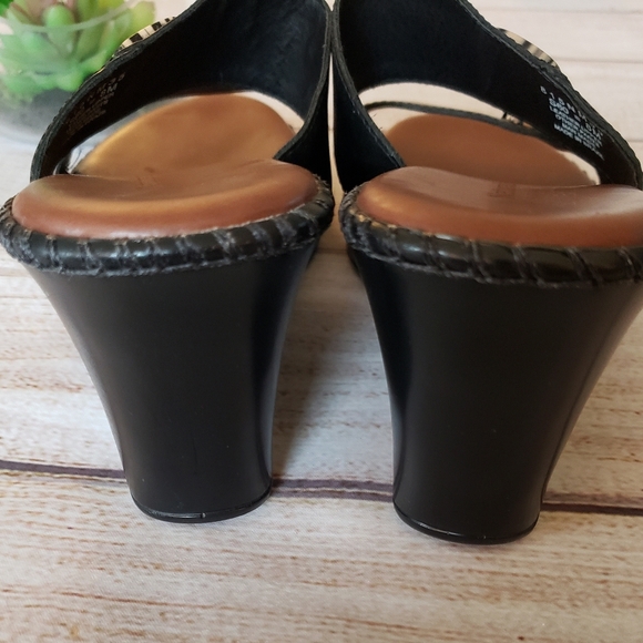 Naturalizer Wedge Sandals ~ 8 - Picture 8 of 11